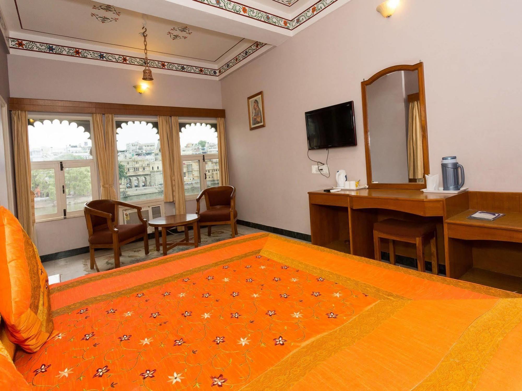 Sarovar - Lake Facing Boutique Hotel On Lake Pichola Ουνταϊπούρ Εξωτερικό φωτογραφία