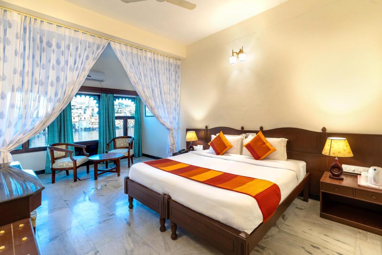 Sarovar - Lake Facing Boutique Hotel On Lake Pichola Ουνταϊπούρ Εξωτερικό φωτογραφία