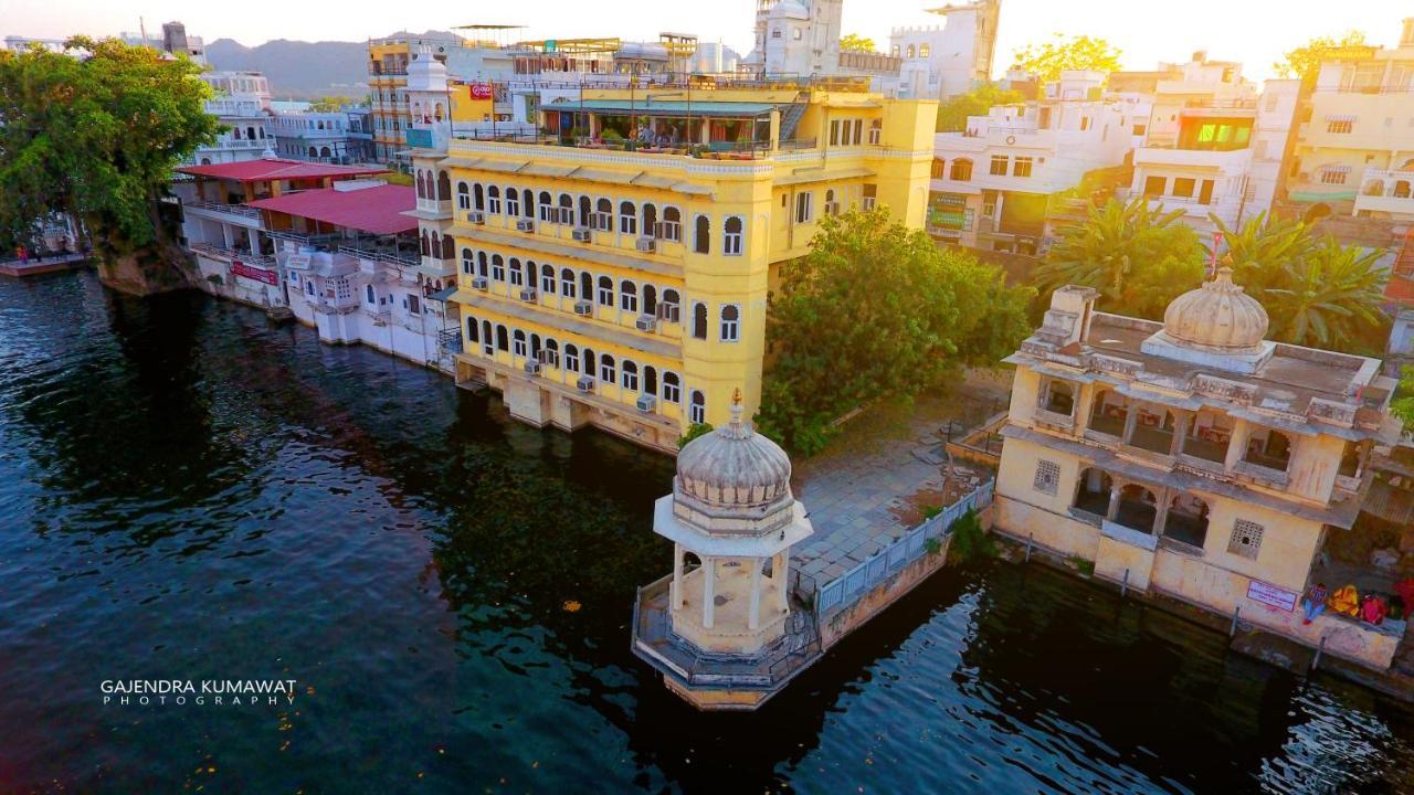 Sarovar - Lake Facing Boutique Hotel On Lake Pichola Ουνταϊπούρ Εξωτερικό φωτογραφία