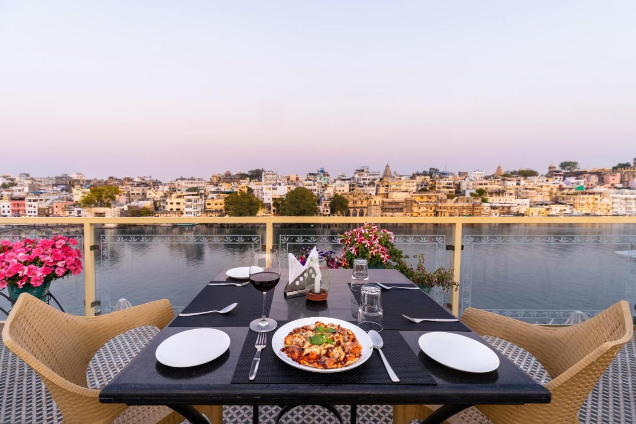 Sarovar - Lake Facing Boutique Hotel On Lake Pichola Ουνταϊπούρ Εξωτερικό φωτογραφία