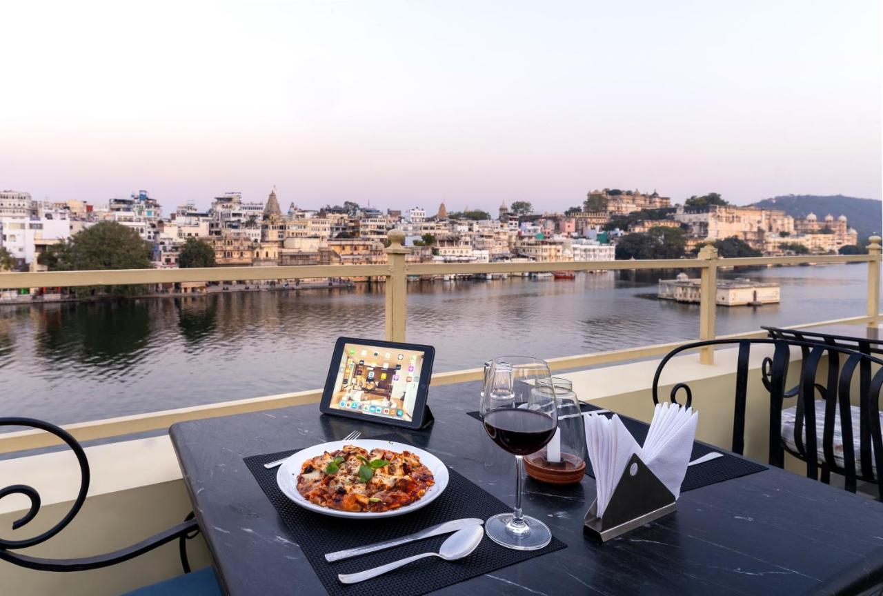 Sarovar - Lake Facing Boutique Hotel On Lake Pichola Ουνταϊπούρ Εξωτερικό φωτογραφία